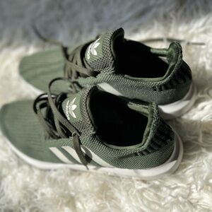 Size 9 US Adidas EVH 791004 Forest Green Sports Shoes White Stripes